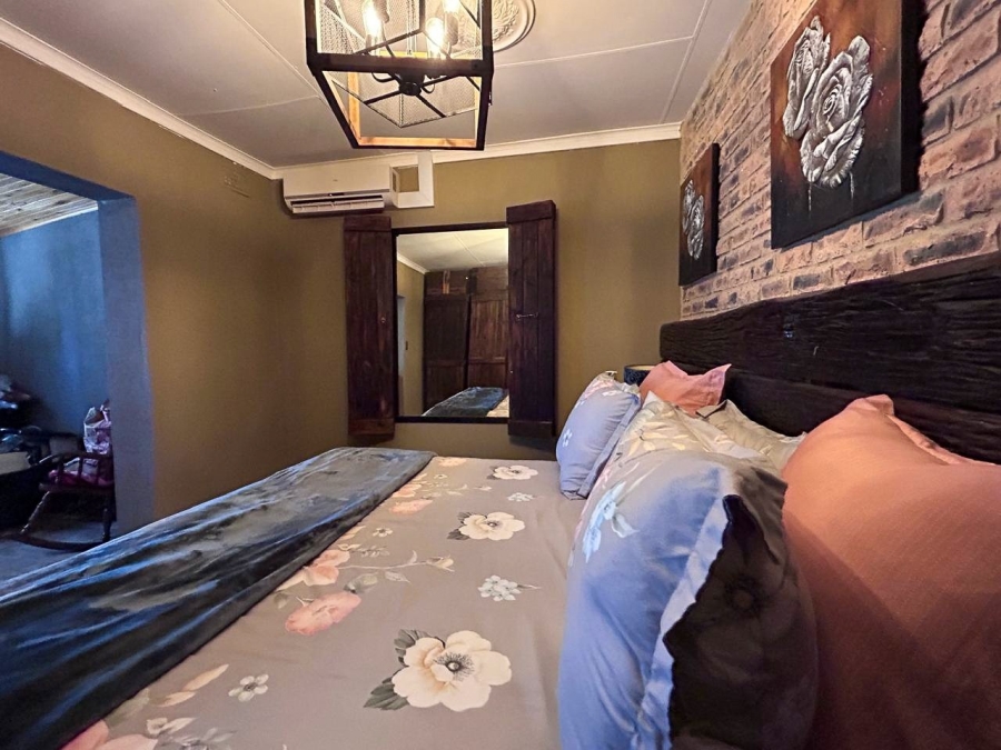 5 Bedroom Property for Sale in Lindequesdrif North West